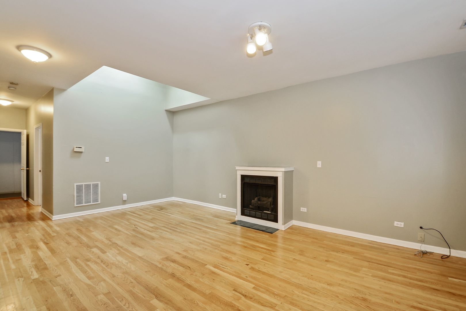 1938 W Melrose Street Unit: 3