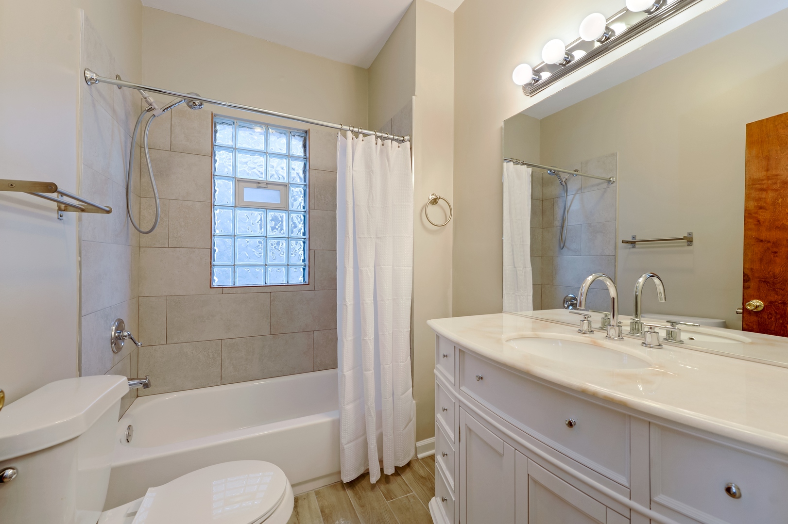 1938 W Melrose Street Unit: 3