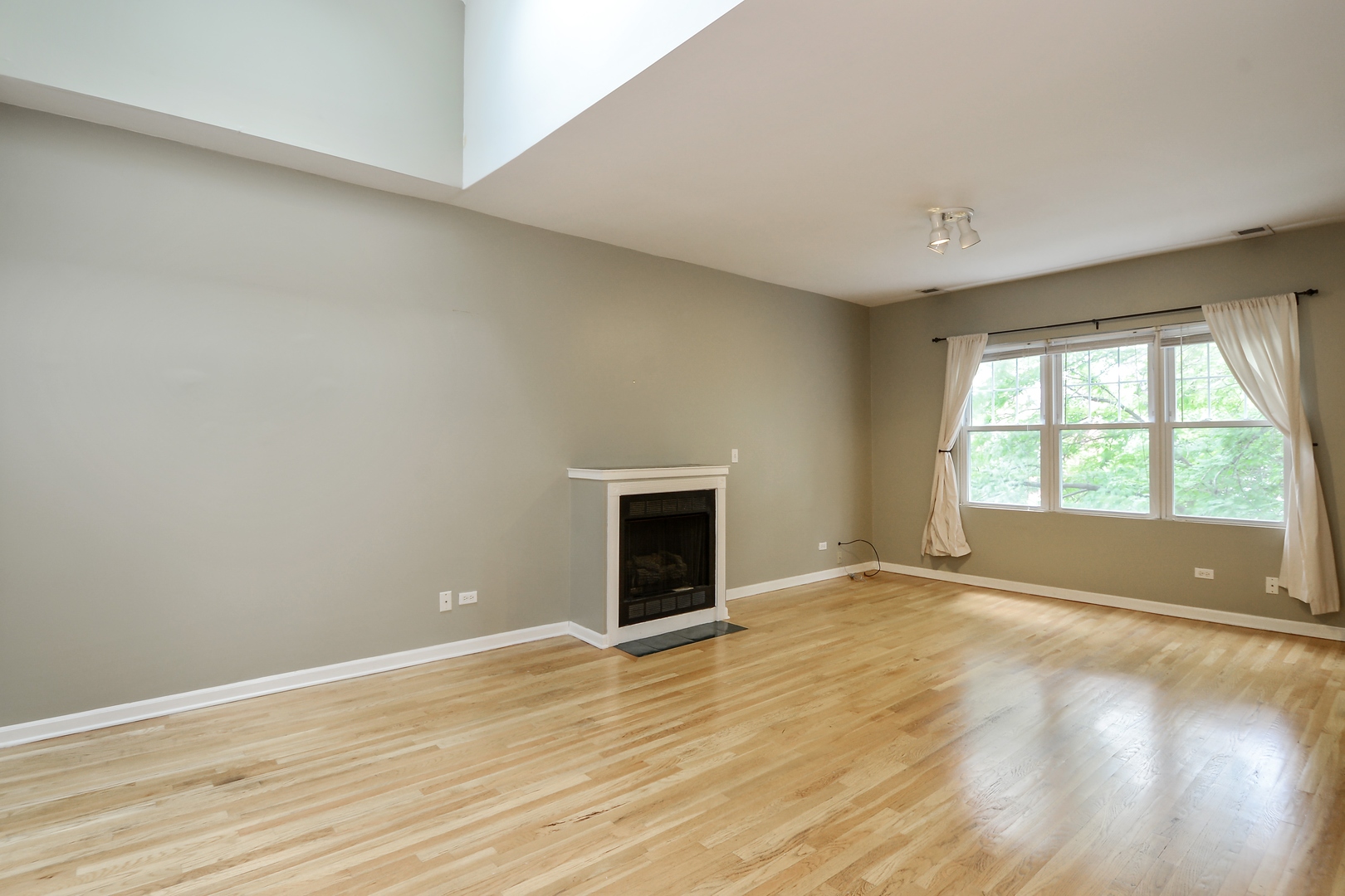 1938 W Melrose Street Unit: 3