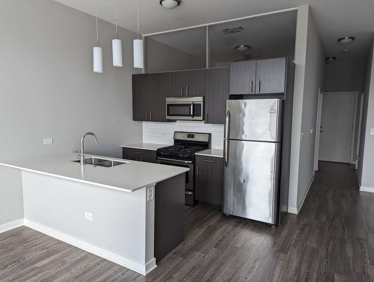 1545 W North Avenue Unit: 404