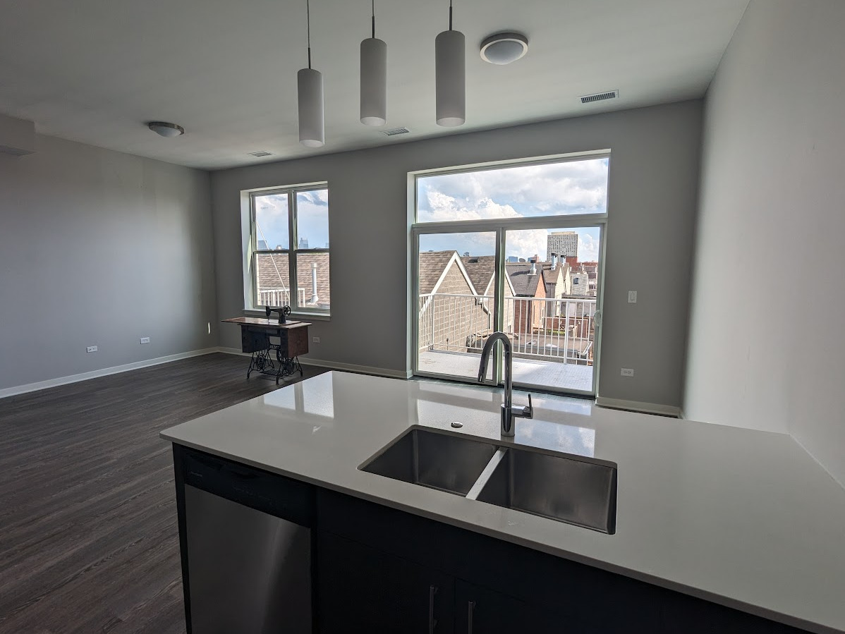 1545 W North Avenue Unit: 404