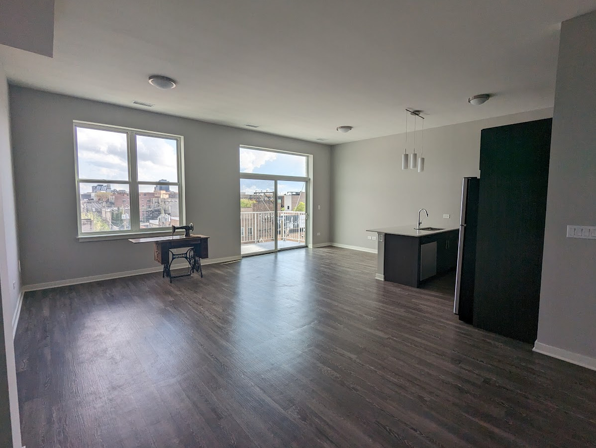1545 W North Avenue Unit: 404