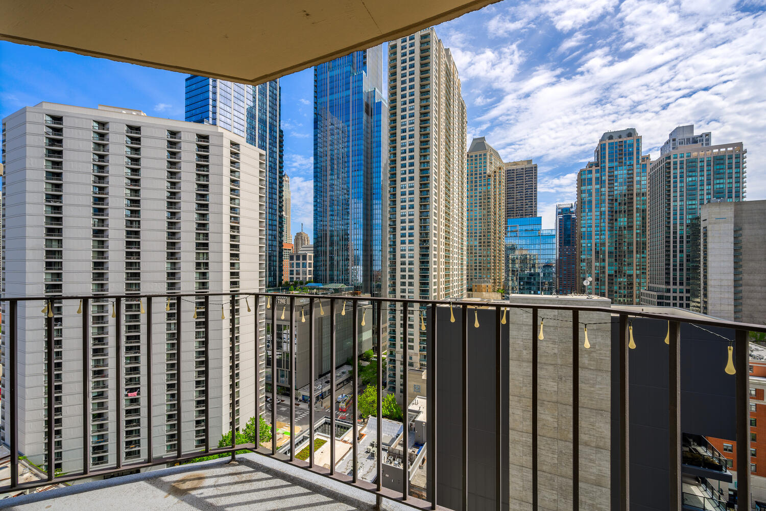 70 W HURON Street Unit: 1906