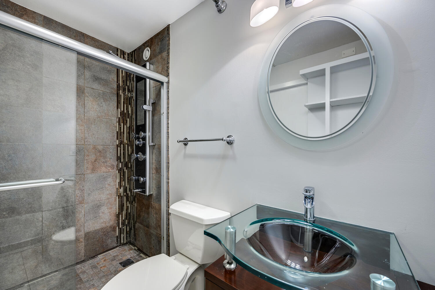 70 W HURON Street Unit: 1906