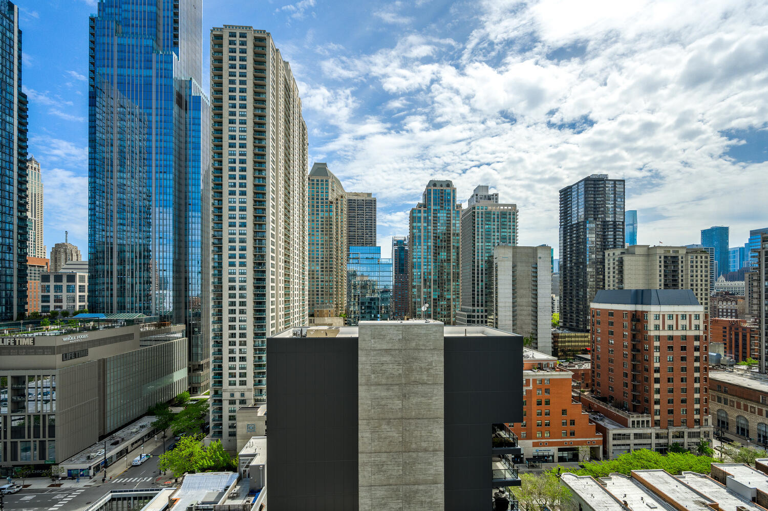 70 W HURON Street Unit: 1906