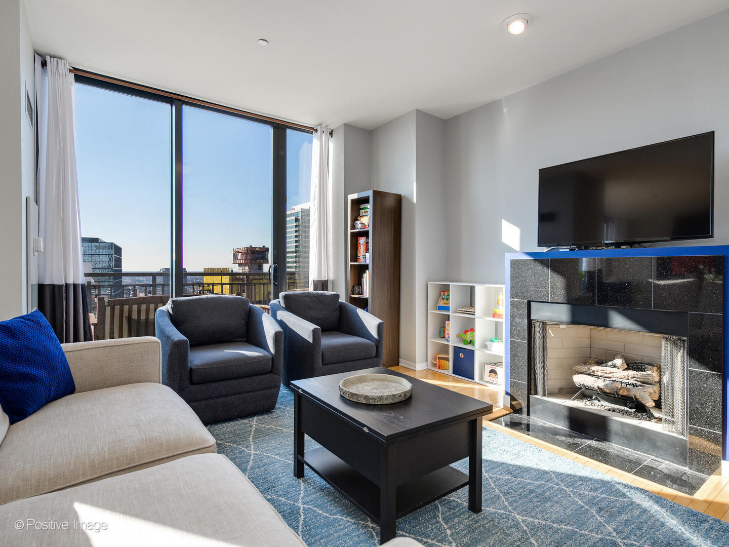 330 N JEFFERSON Street Unit: 2305