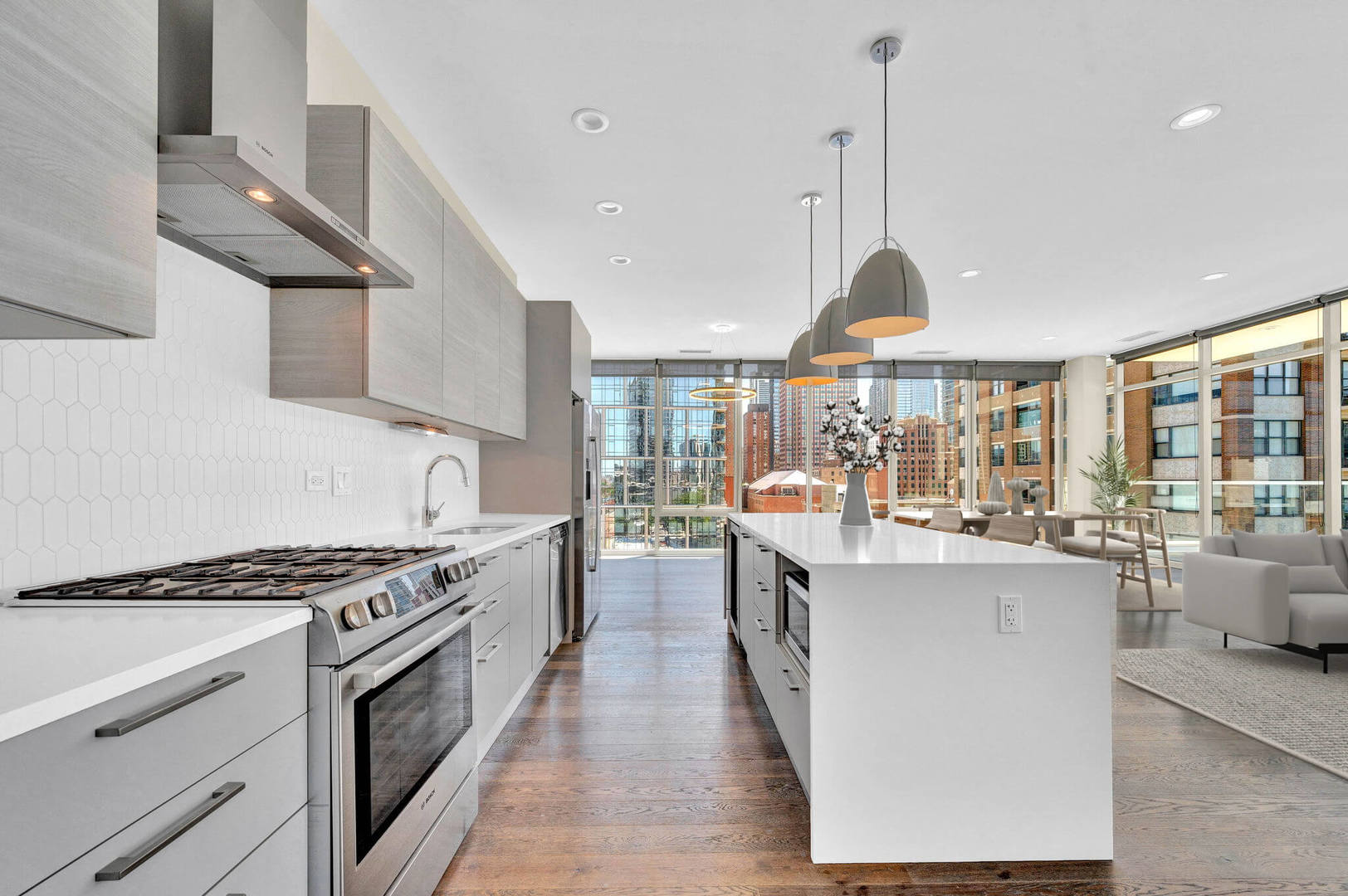 858 N Franklin Street Unit: 602