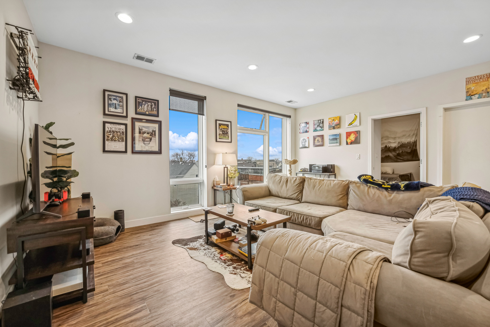 1045 W Cornelia Avenue Unit: 502