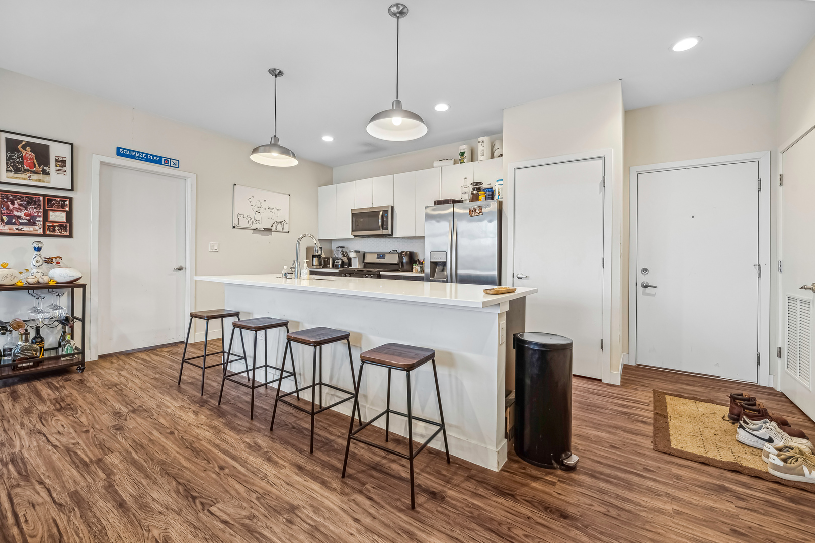 1045 W Cornelia Avenue Unit: 502