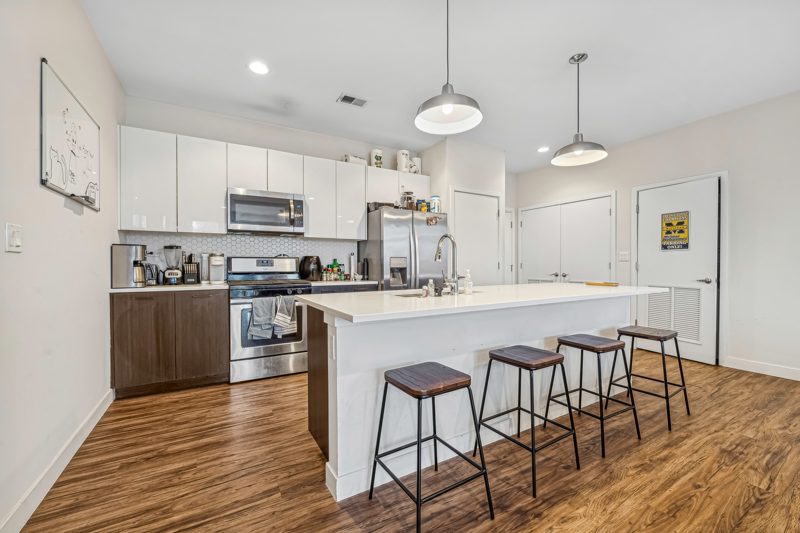 1045 W Cornelia Avenue Unit: 502