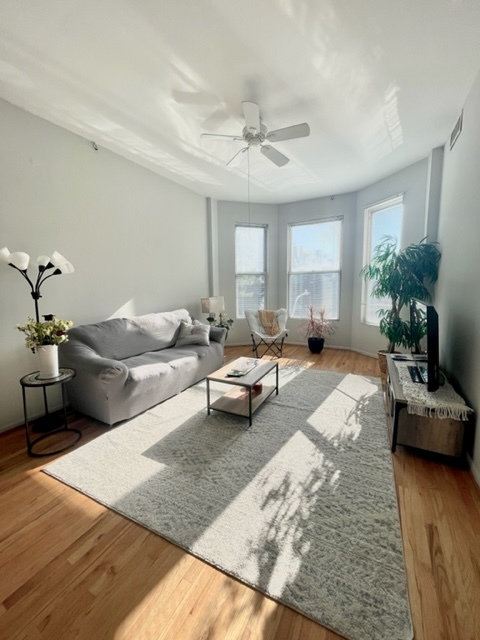 2835 N Racine Avenue Unit: 2F