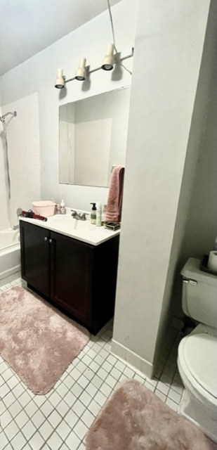 2835 N Racine Avenue Unit: 2F