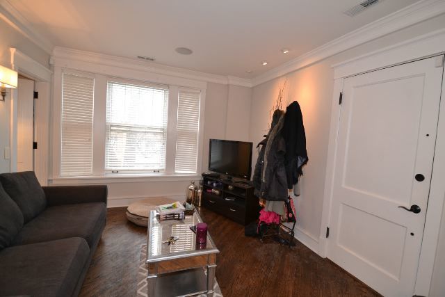 1406 W Cornelia Avenue Unit: 2