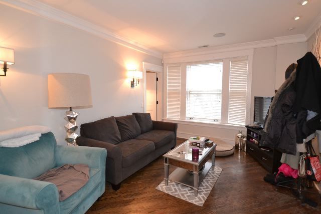 1406 W Cornelia Avenue Unit: 2