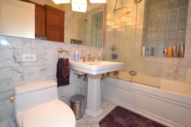 1406 W Cornelia Avenue Unit: 2
