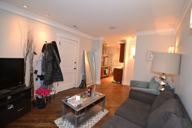 1406 W Cornelia Avenue Unit: 2