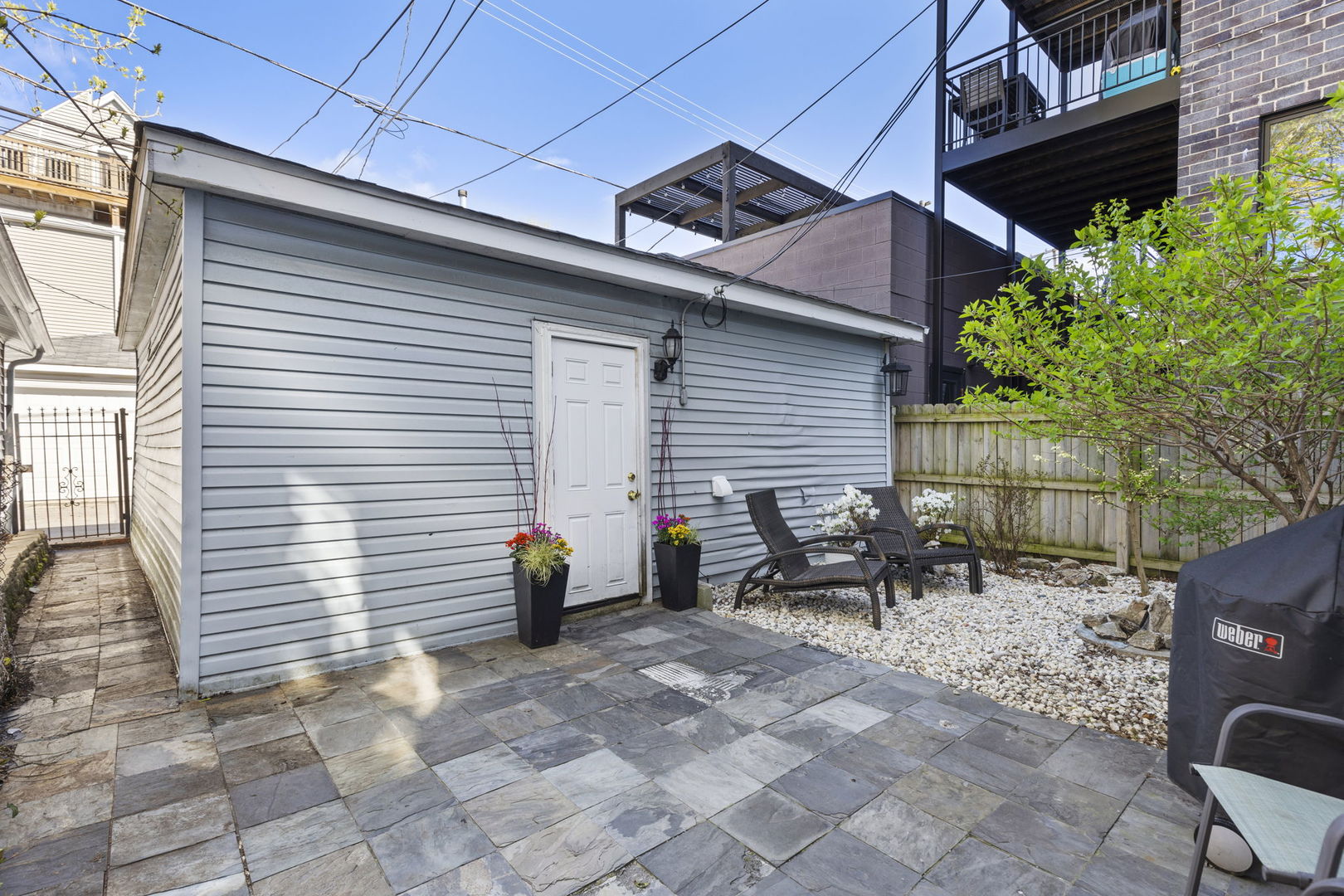 3721 N ASHLAND Avenue Unit: 2
