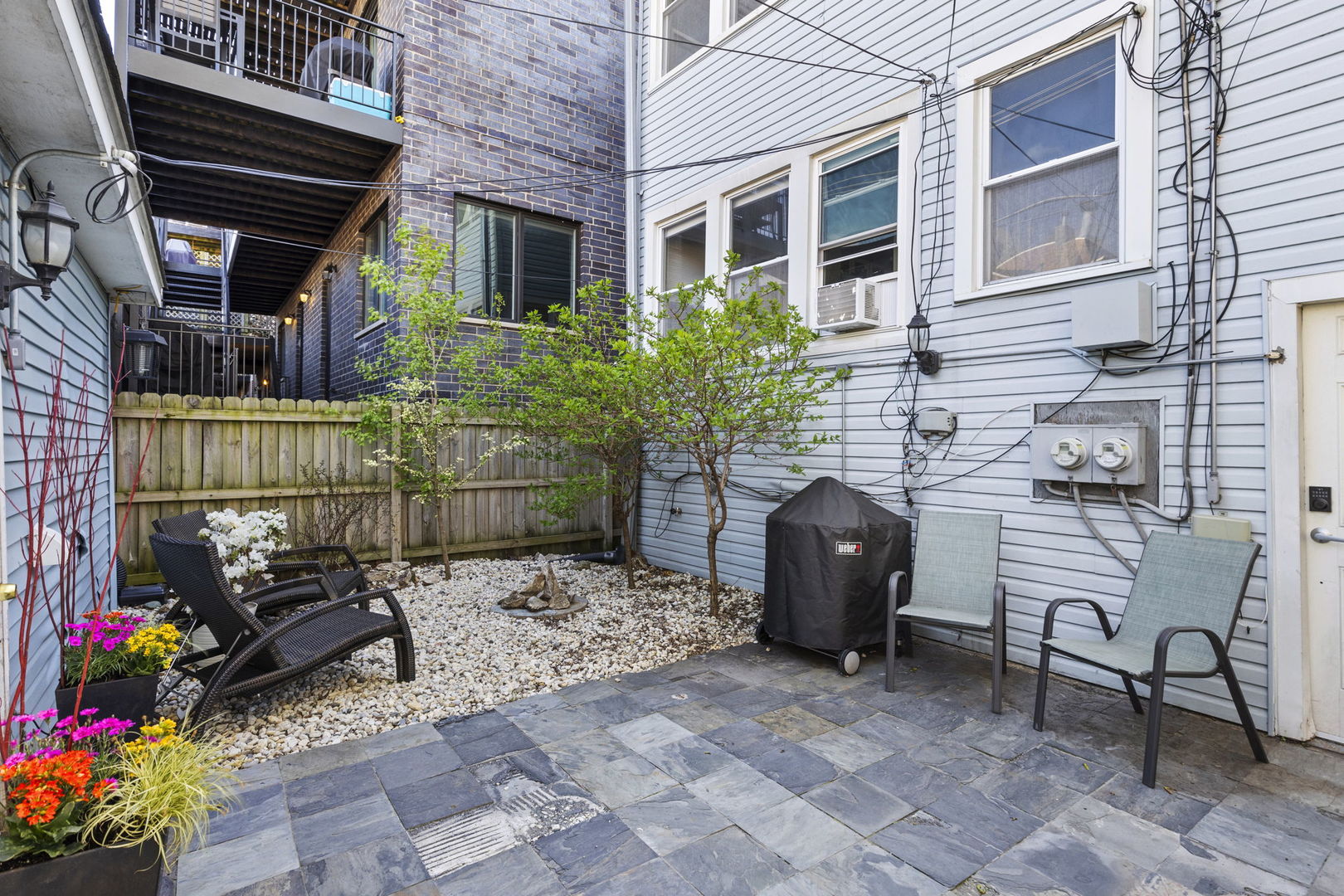 3721 N ASHLAND Avenue Unit: 2