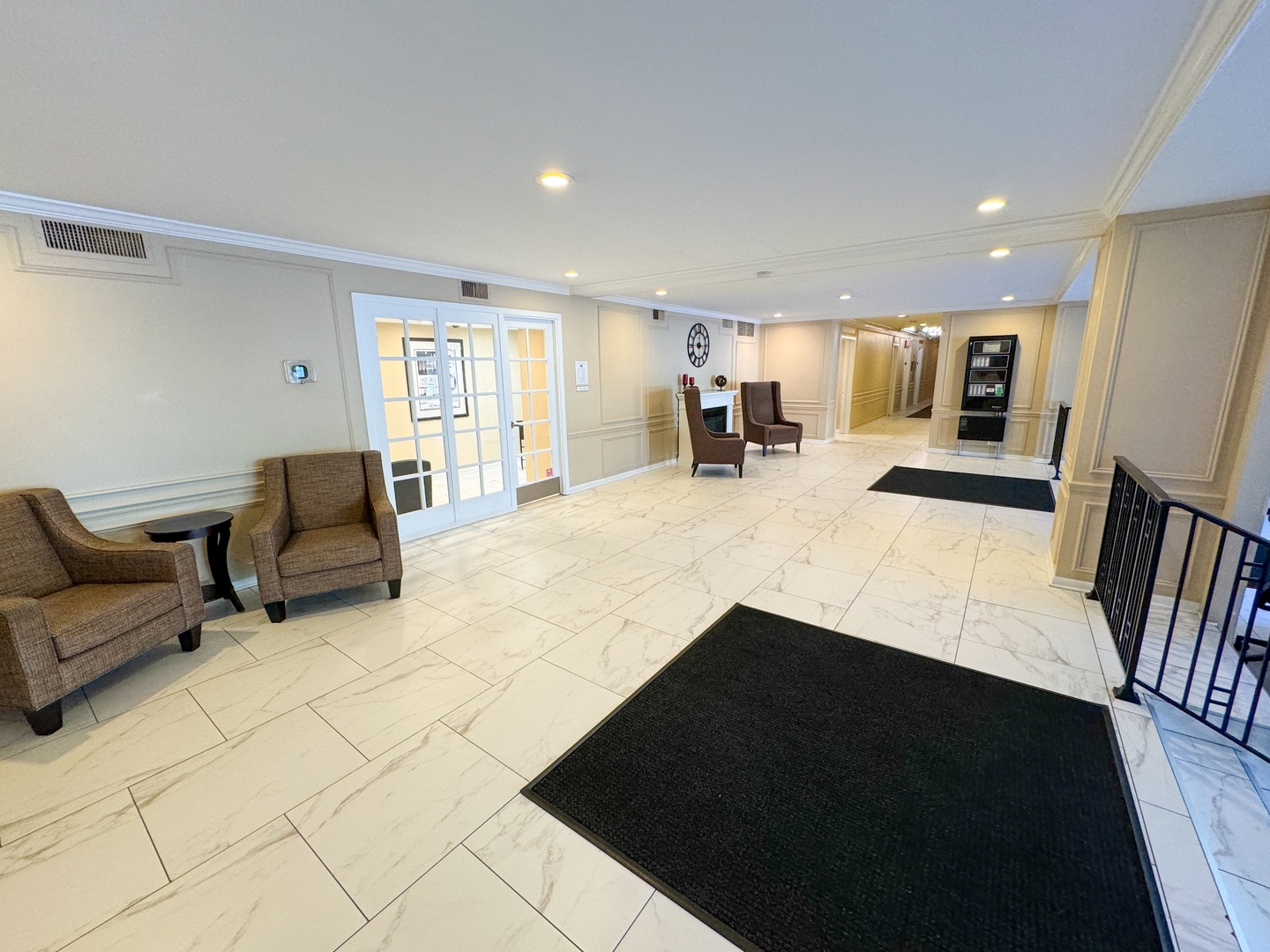 2909 N SHERIDAN Road Unit: 901