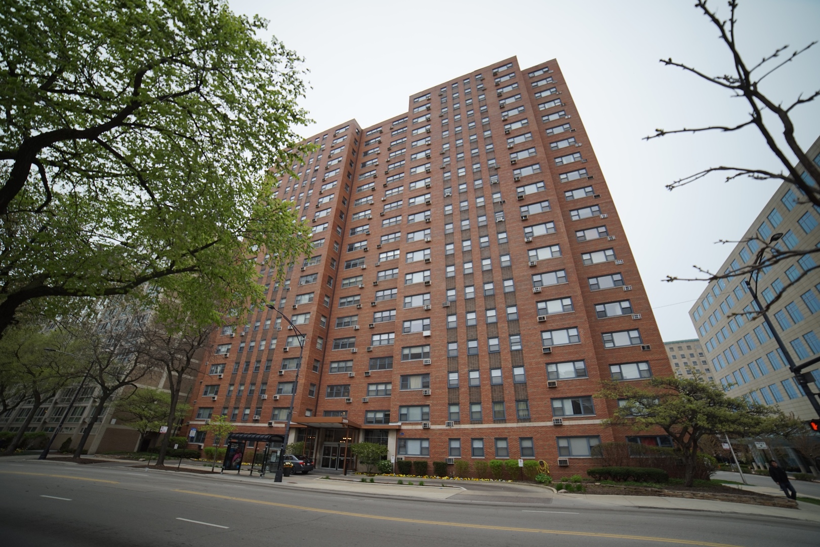 2909 N SHERIDAN Road Unit: 901