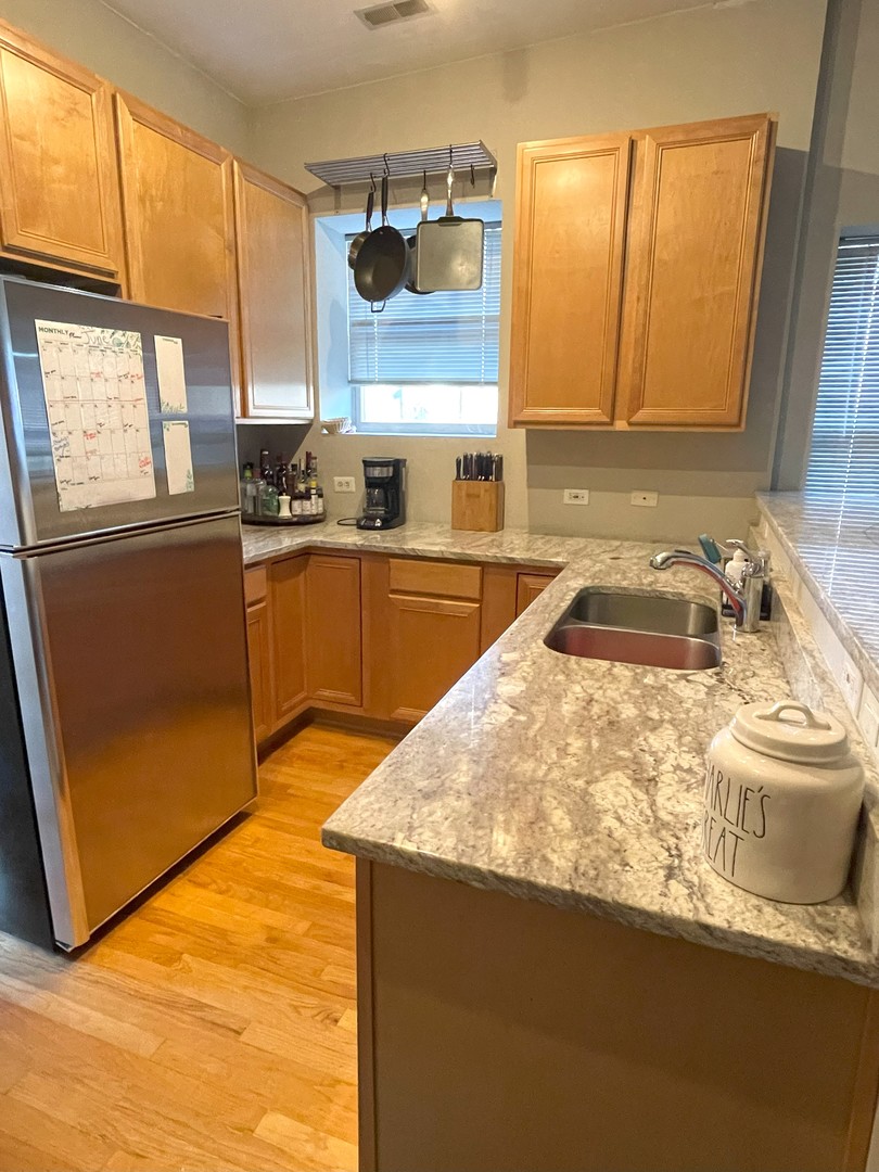 4445 N Paulina Street Unit: E3