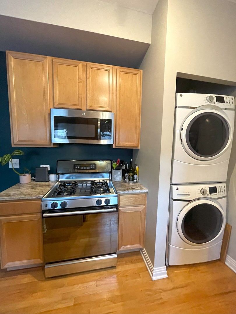 4445 N Paulina Street Unit: E3