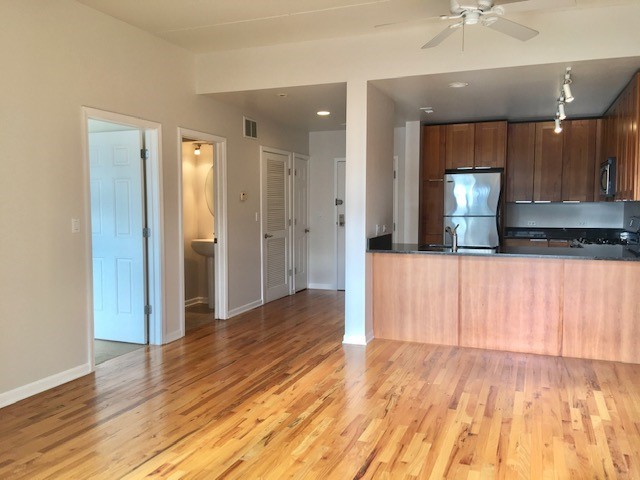657 W Fulton Street Unit: 403