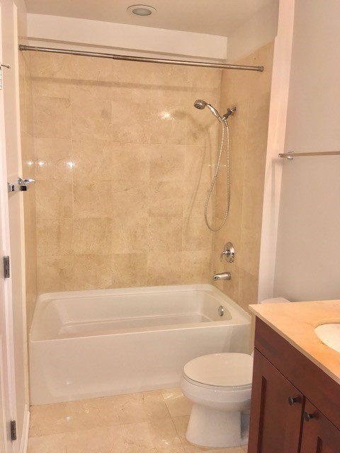 657 W Fulton Street Unit: 403