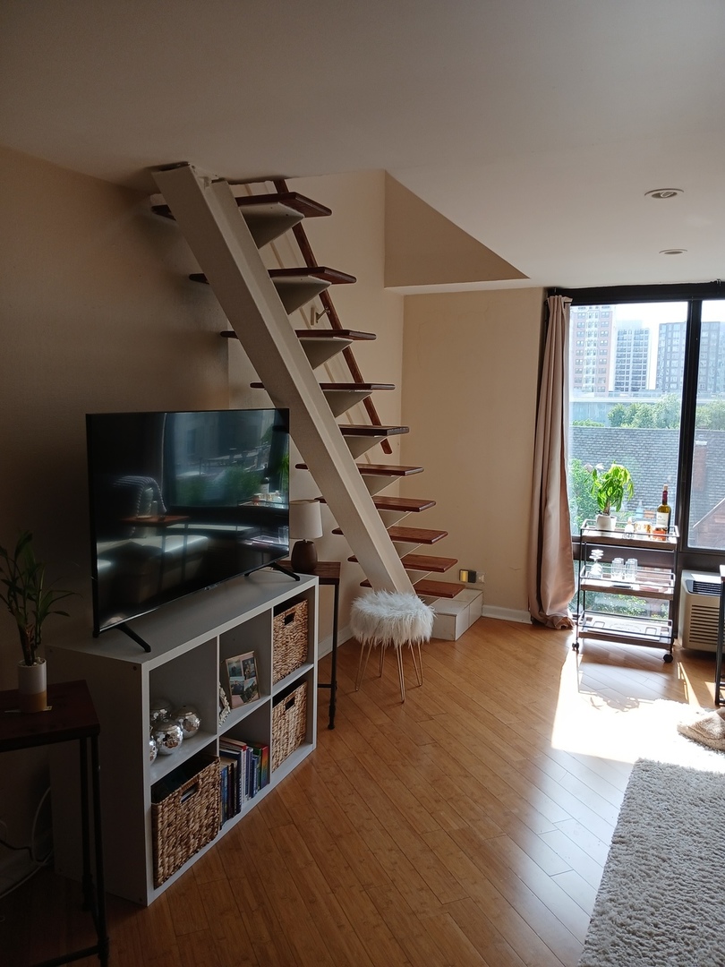 1221 N Dearborn Street Unit: 601N