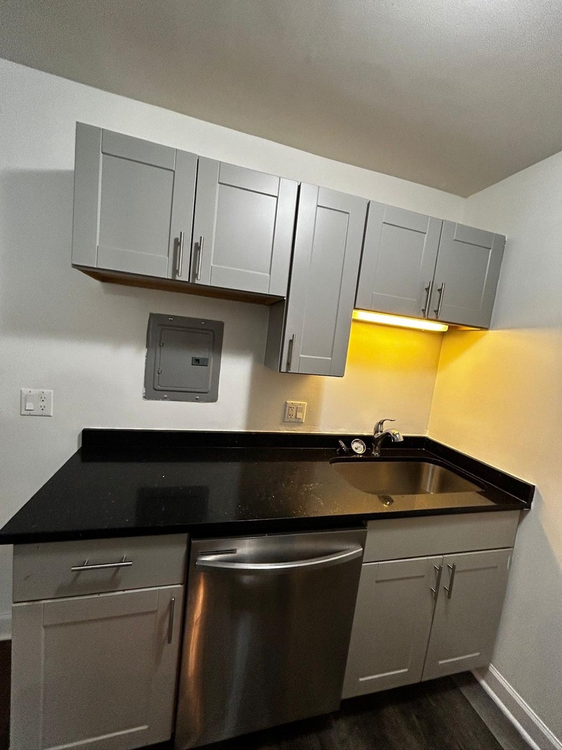 6002 N Winthrop Avenue Unit: 101