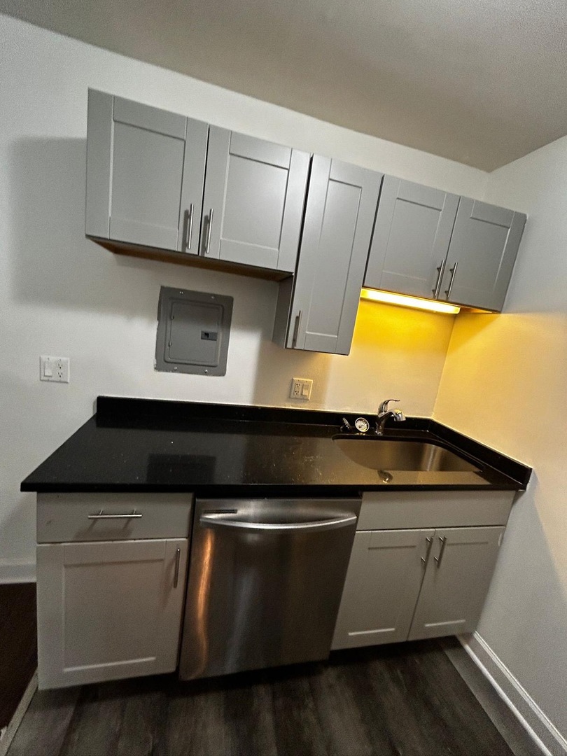 6002 N Winthrop Avenue Unit: 101