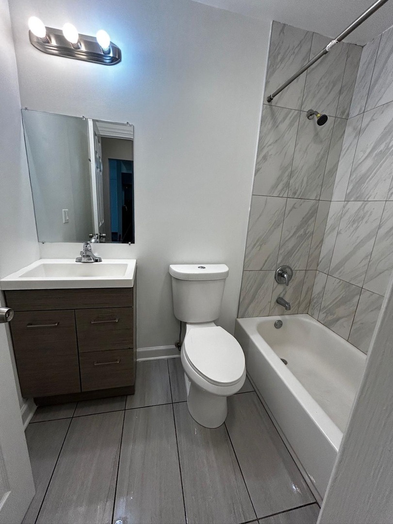 6002 N Winthrop Avenue Unit: 101