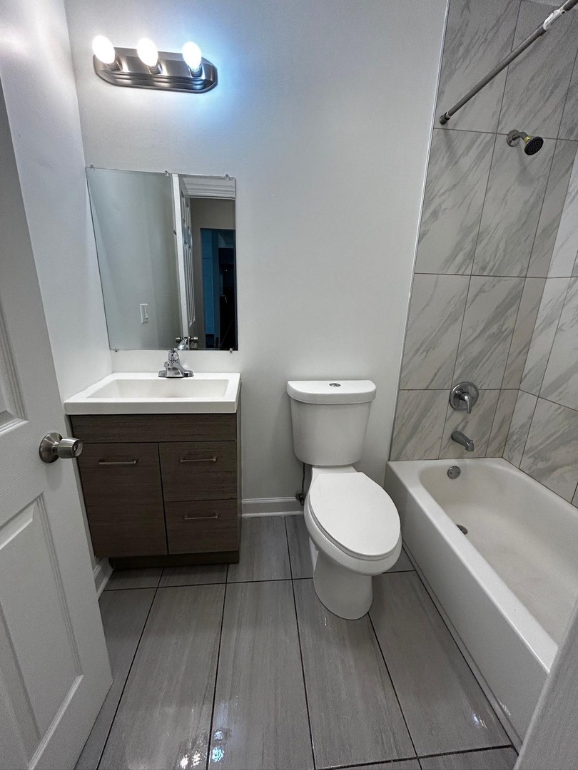 6002 N Winthrop Avenue Unit: 101