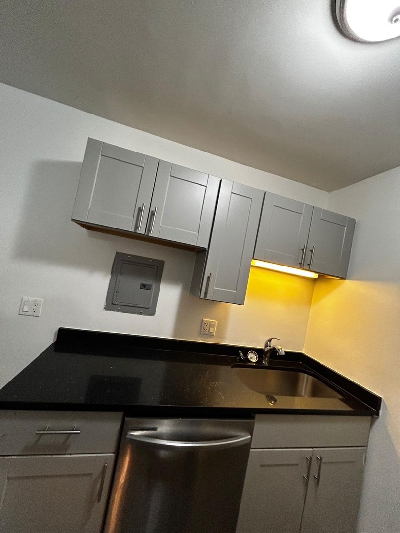 6002 N Winthrop Avenue Unit: 101