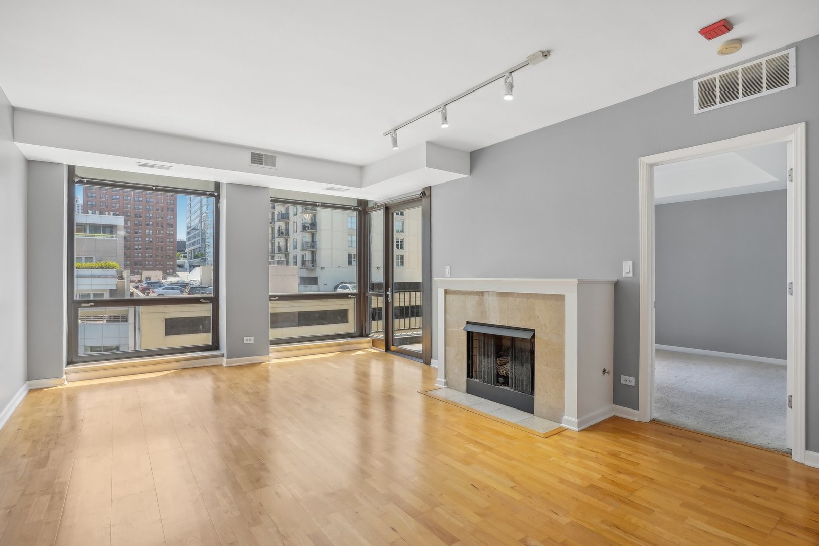 1212 N Wells Street Unit: 402