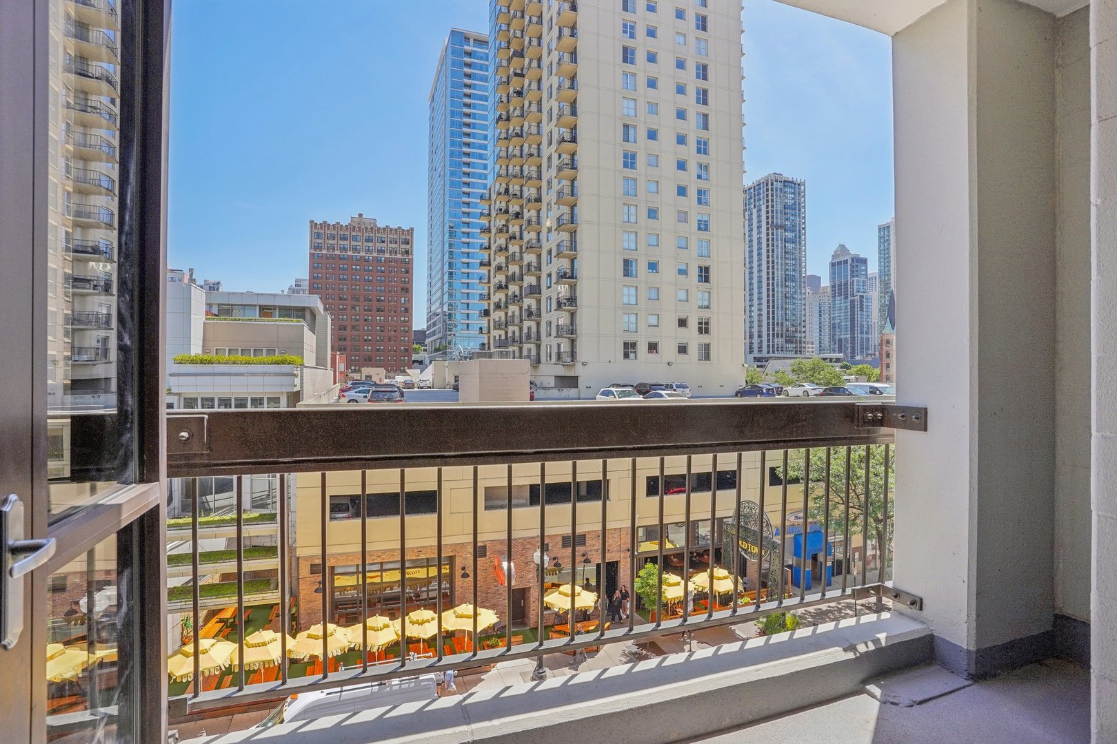 1212 N Wells Street Unit: 402