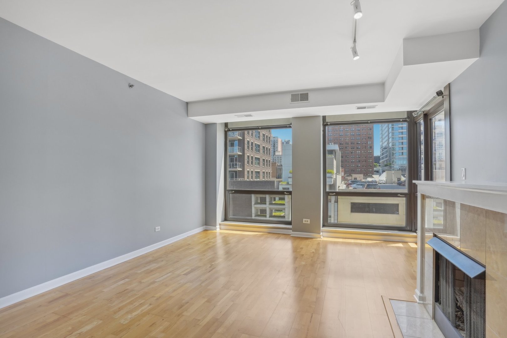 1212 N Wells Street Unit: 402