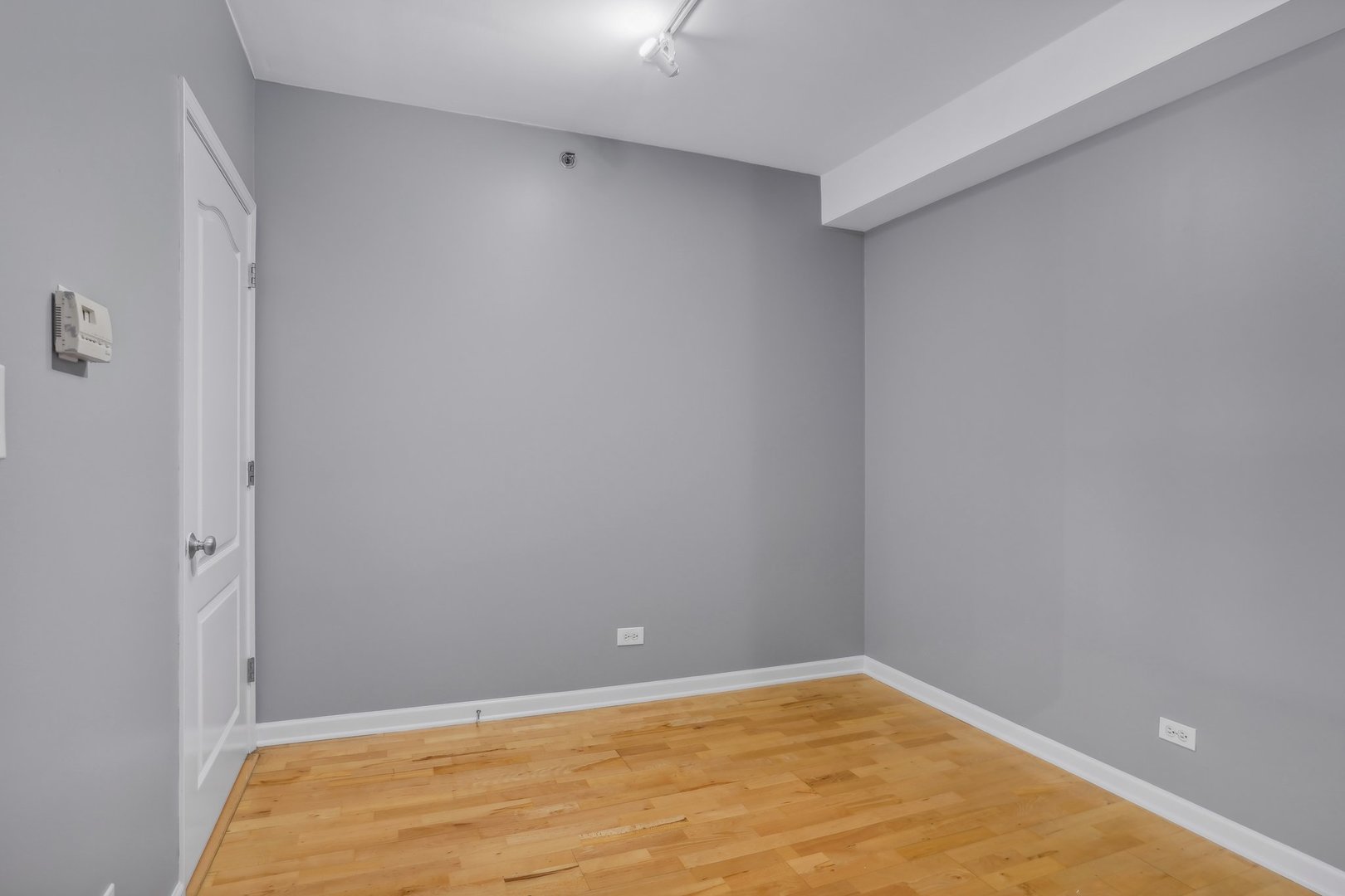 1212 N Wells Street Unit: 402