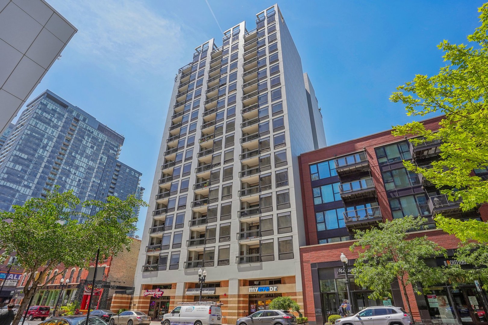 1212 N Wells Street Unit: 402