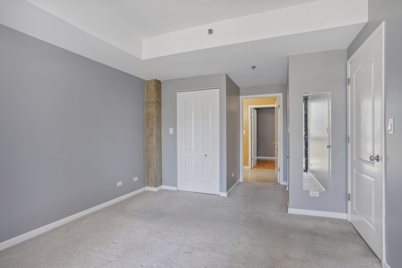 1212 N Wells Street Unit: 402