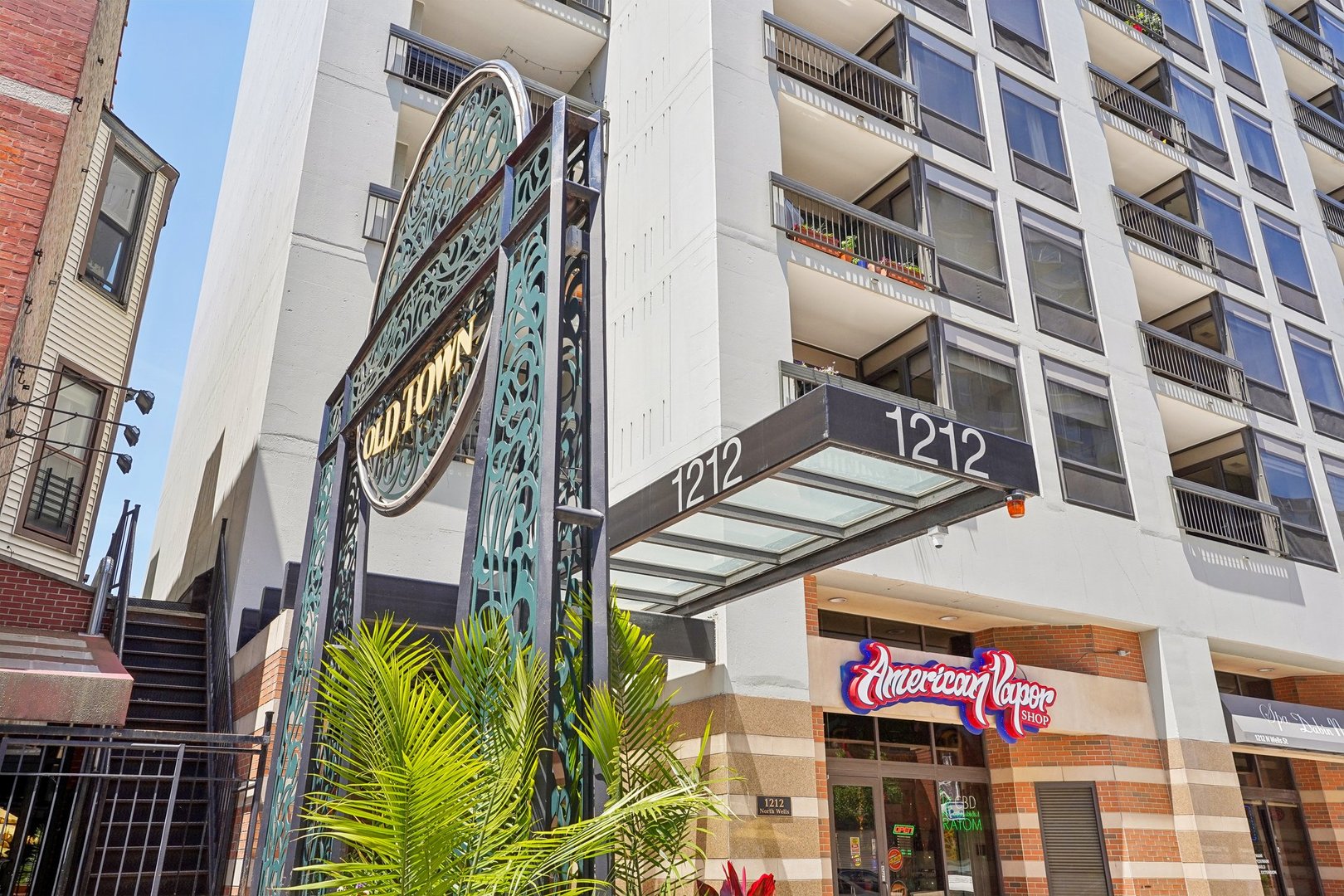 1212 N Wells Street Unit: 402