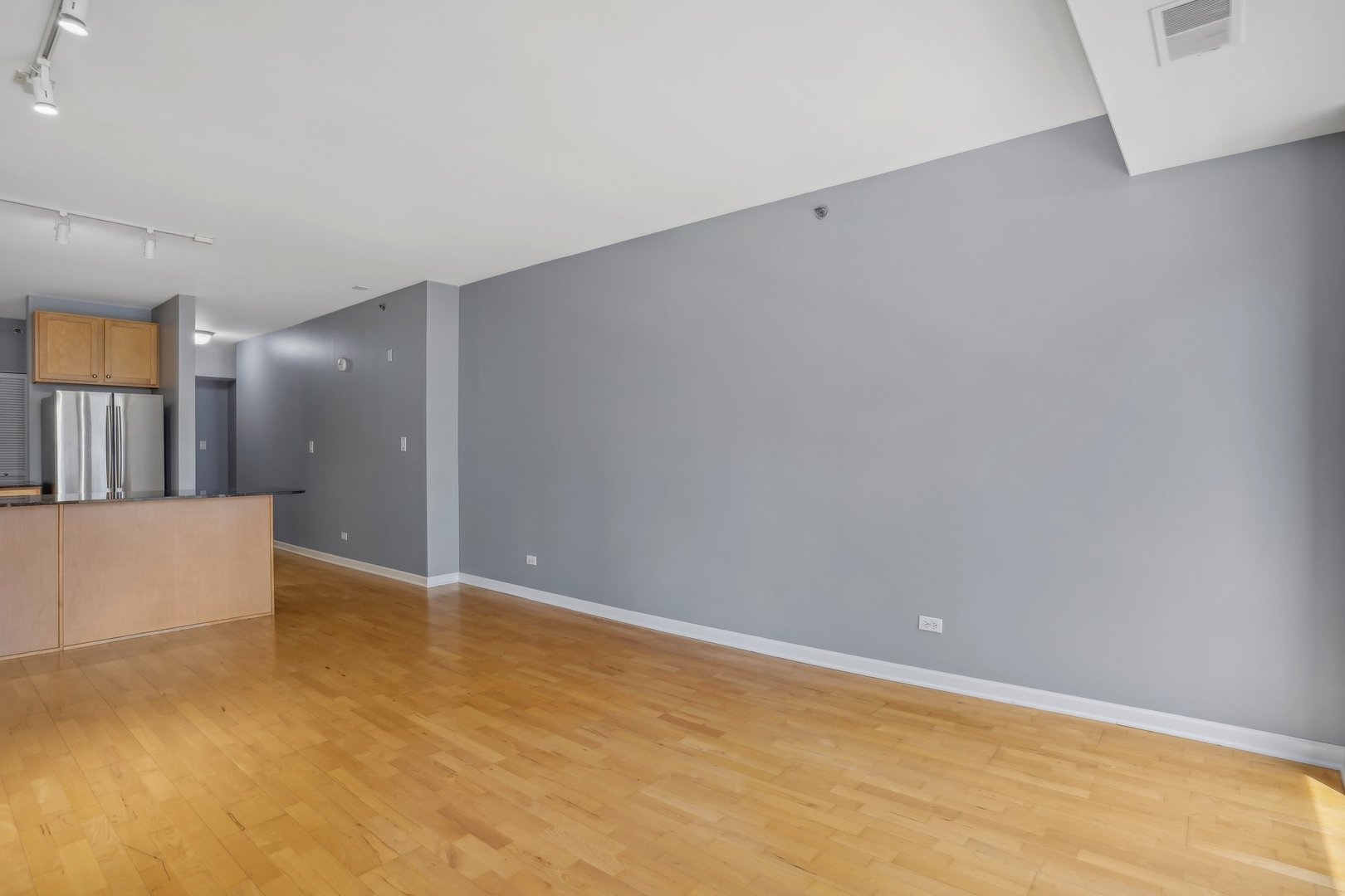 1212 N Wells Street Unit: 402