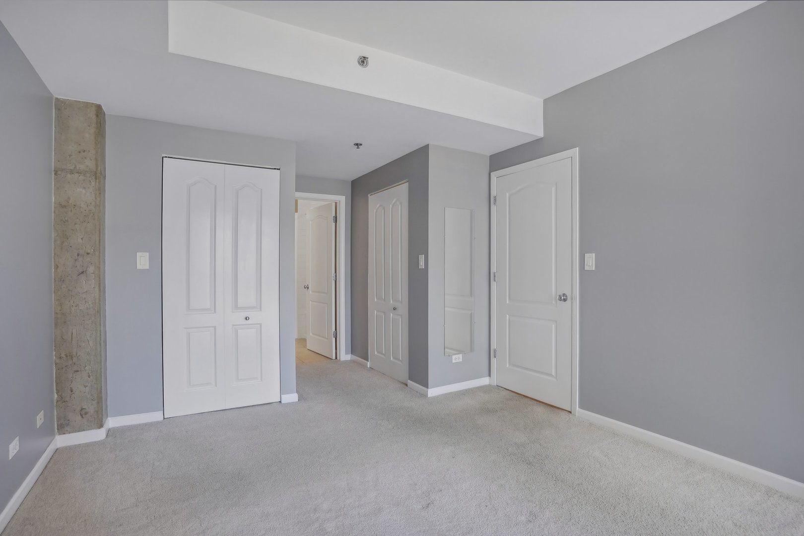 1212 N Wells Street Unit: 402