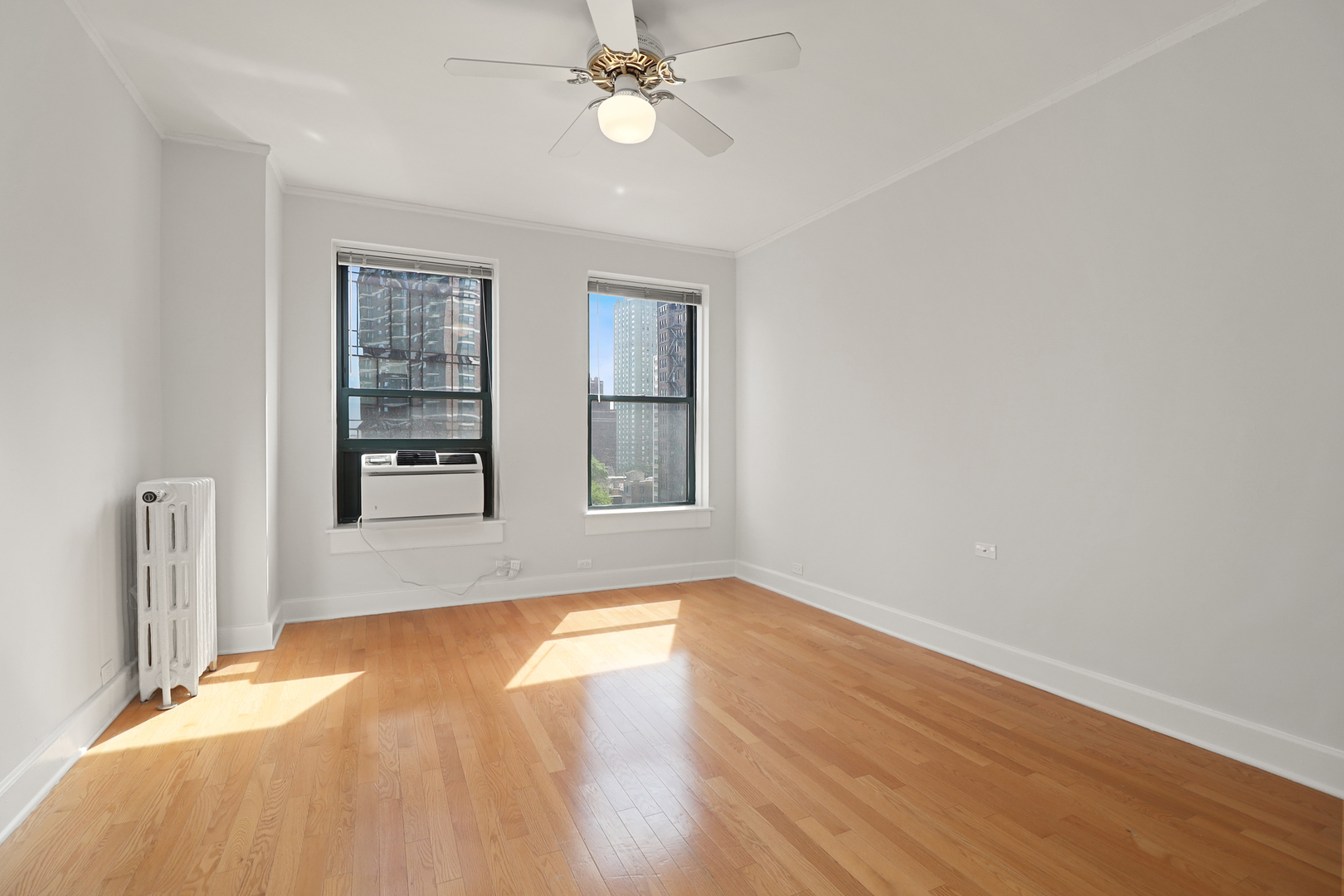 10 W Elm Street Unit: 806