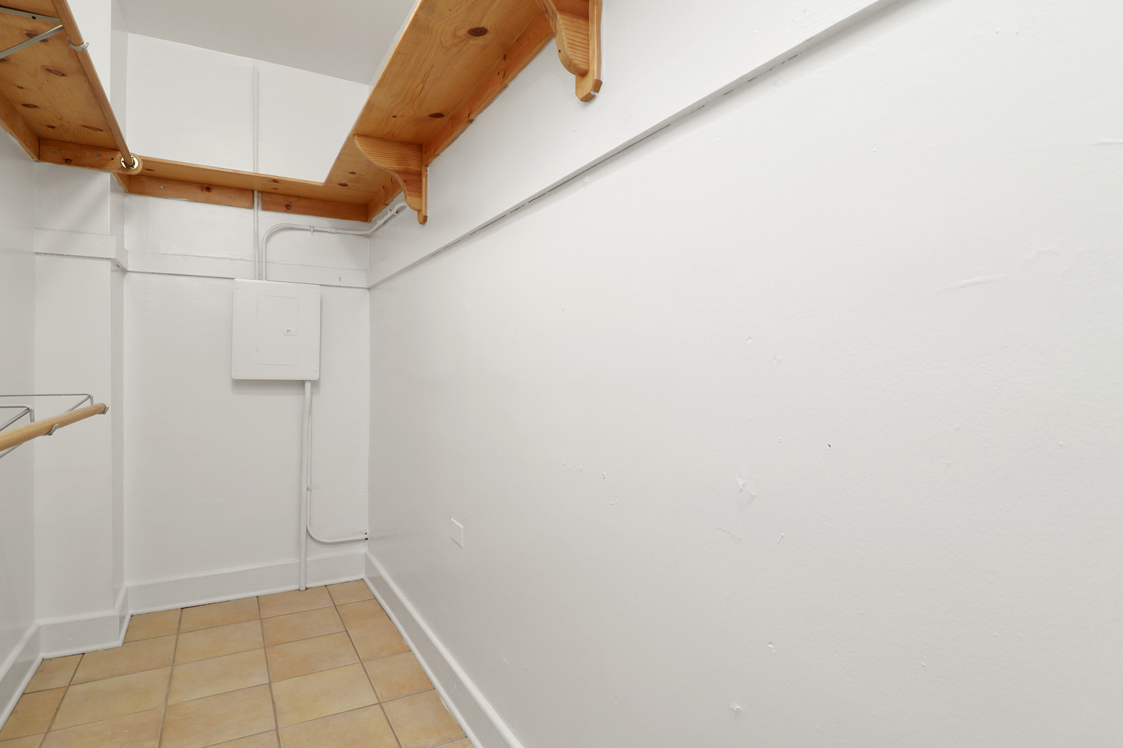 10 W Elm Street Unit: 806