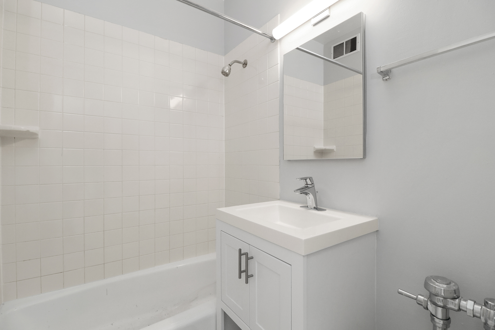 10 W Elm Street Unit: 806