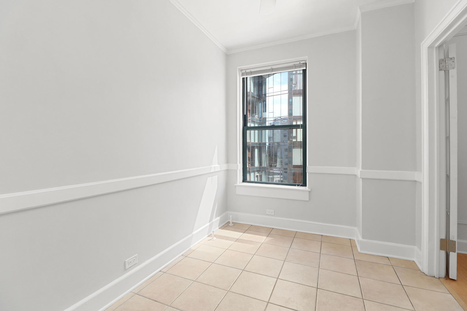 10 W Elm Street Unit: 806