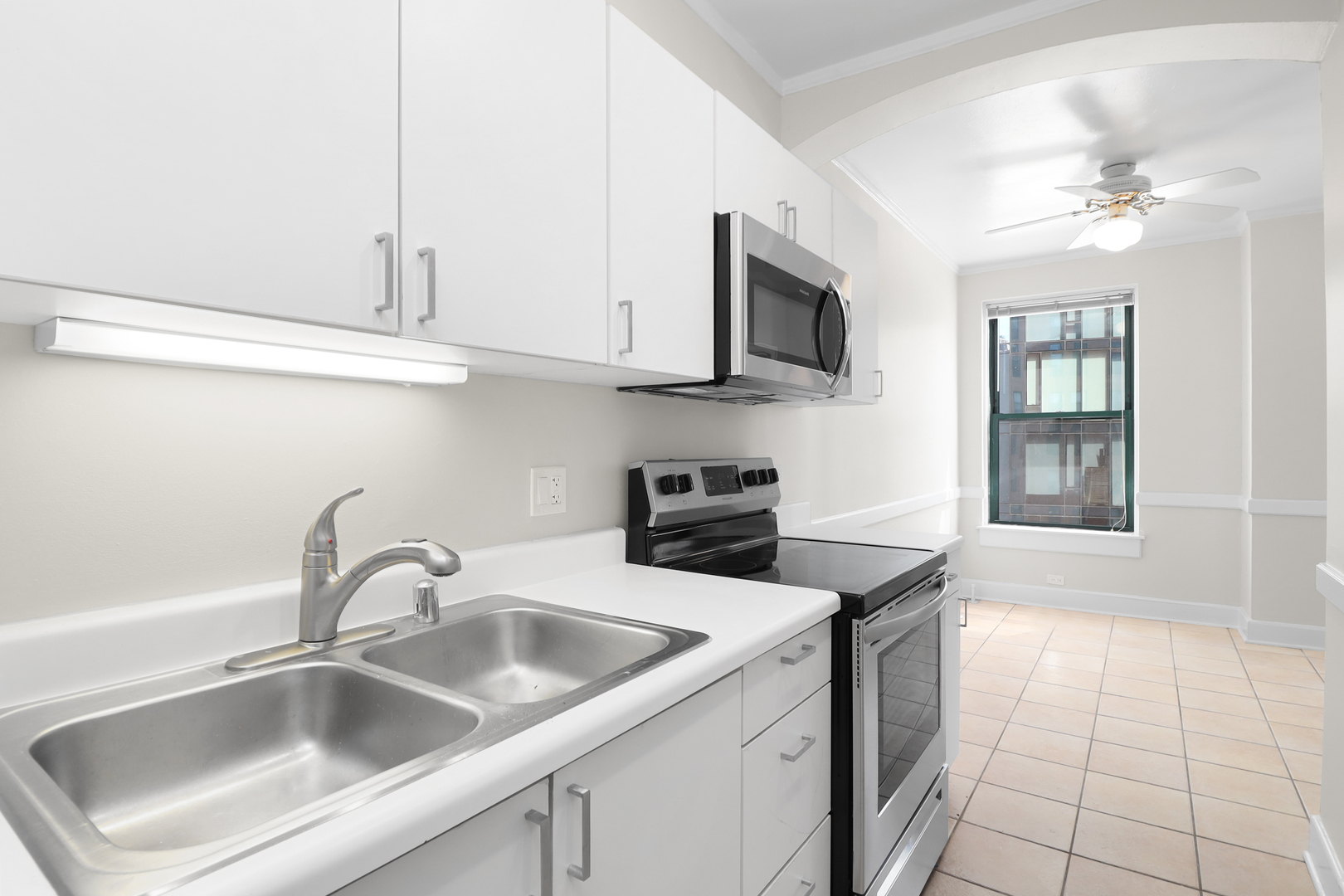 10 W Elm Street Unit: 806