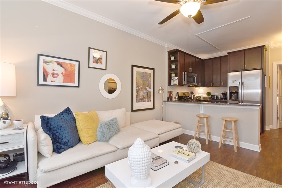 432 W Belmont Avenue Unit: 601