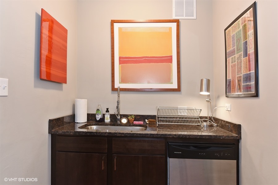 432 W Belmont Avenue Unit: 601